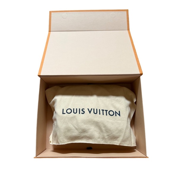 LOUIS VUITTON TAN “TWIST MM” EPI LEATHER CROSSBODY/SHOULDER BAG W/ GOLD HARDWARE - Picture 2 of 15